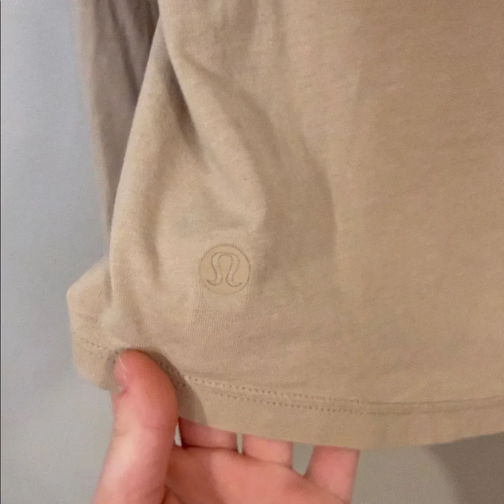 Lululemon women’s tan ever ready long sleeve crew neck light‎ shirt/top